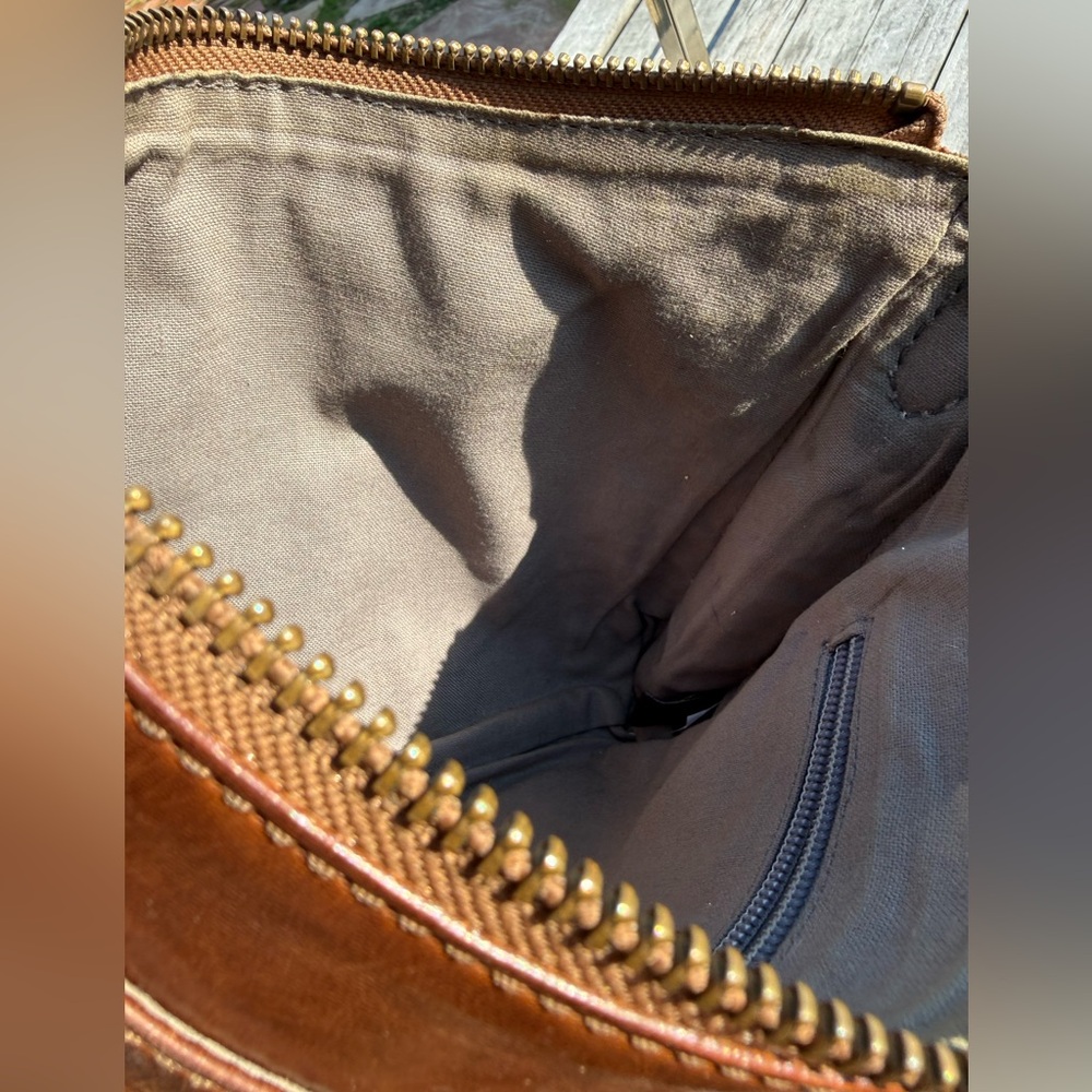 Frye Melissa Zip Crossbody Bag Cognac - Picture 9 of 12